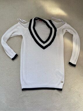 GUESS White Cold-Shoulder V-Neck Sweater
